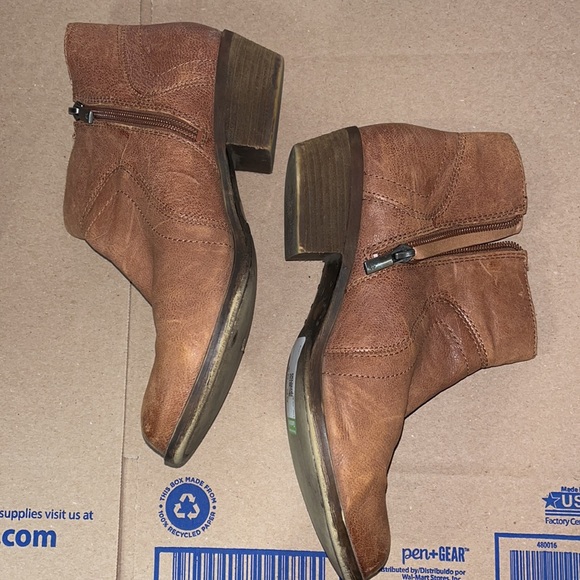 Women’s Lucky Brand Brown Shoes - Picture 3 of 9